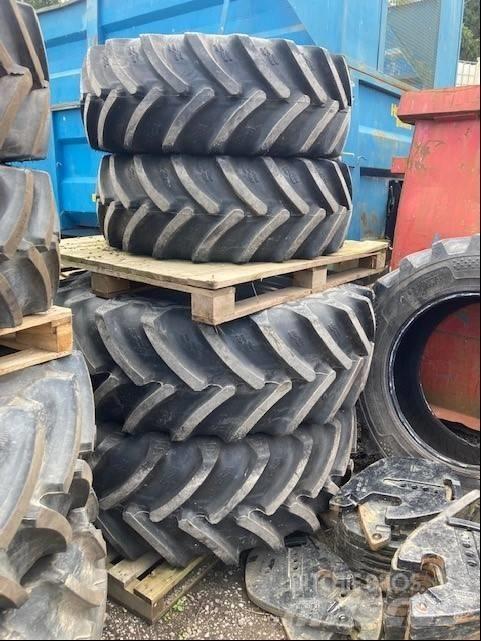 Mitas SET OF TYRES الإطارات والعجلات والحافات