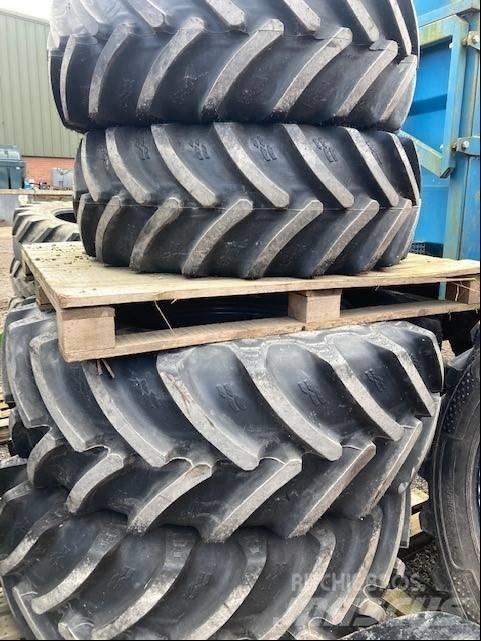 Mitas SET OF TYRES الإطارات والعجلات والحافات