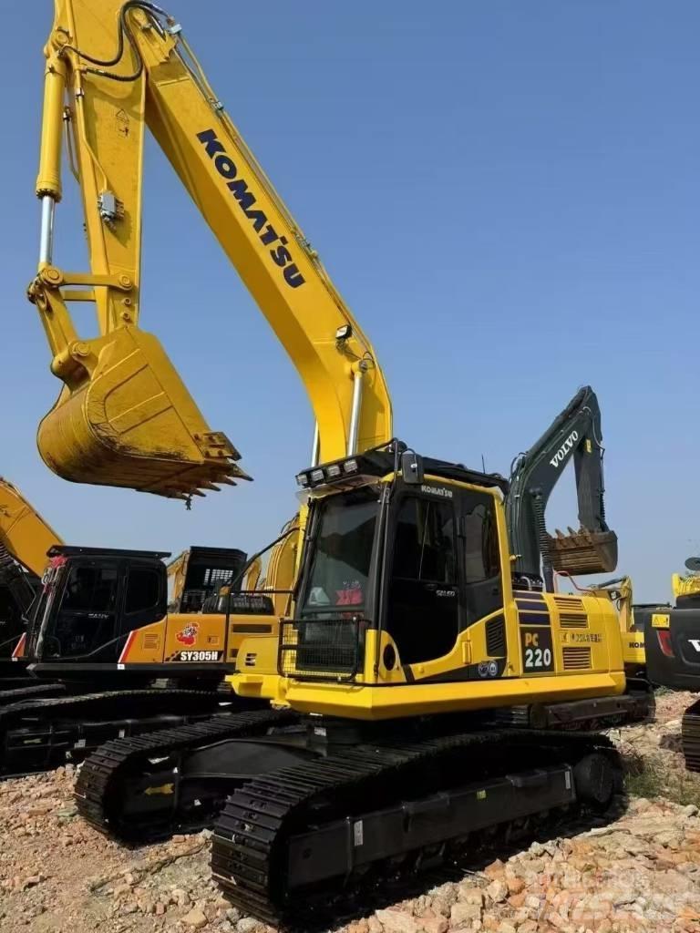 Komatsu PC 220 حفارات زحافة