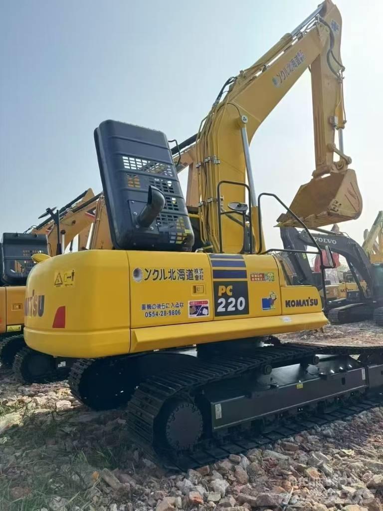 Komatsu PC 220 حفارات زحافة