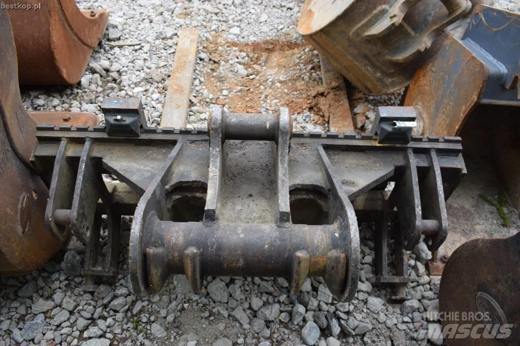 Komatsu PW118MR-11 حفارات بعجل