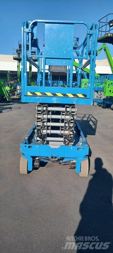 GENIE GS4047 رافعات مقصية الشكل