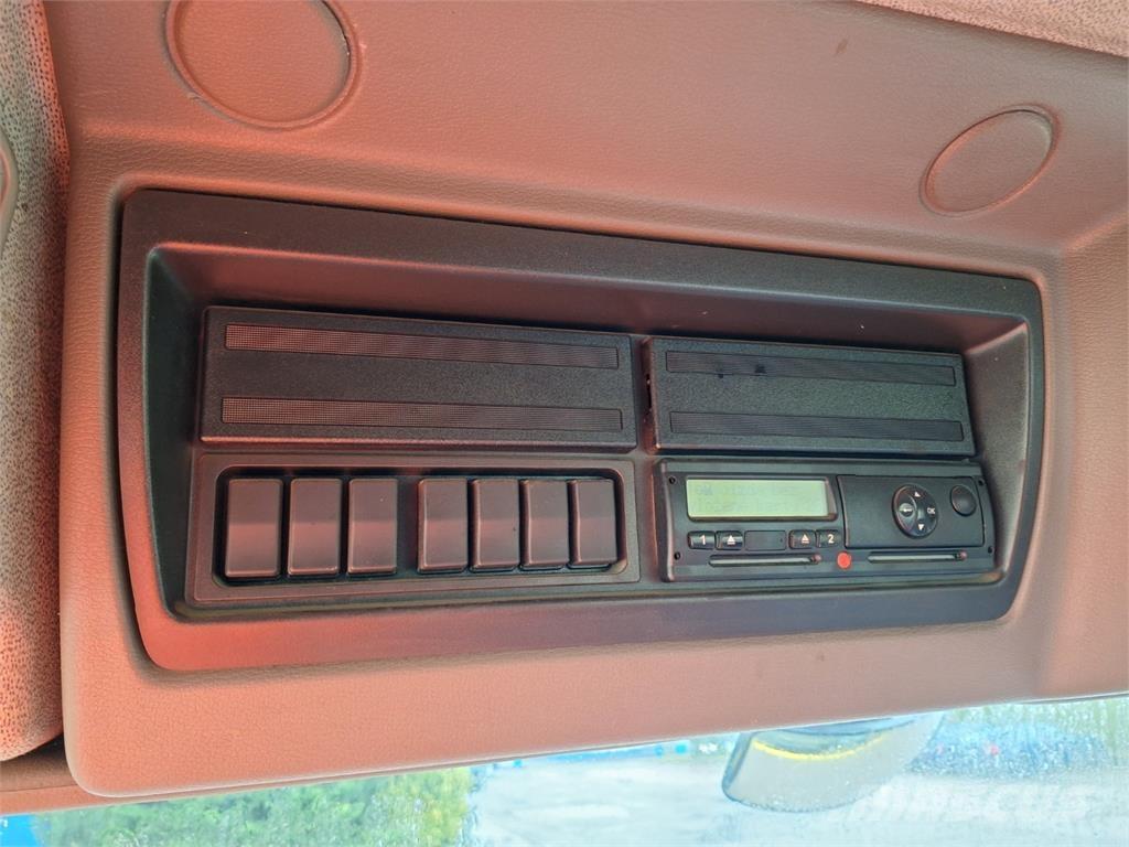 DAF FA LF 45.180 شاحنات بمقصورة وهيكل