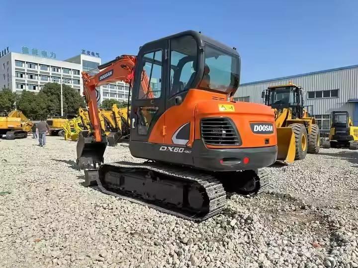 Doosan DX 60-9C حفارات زحافة