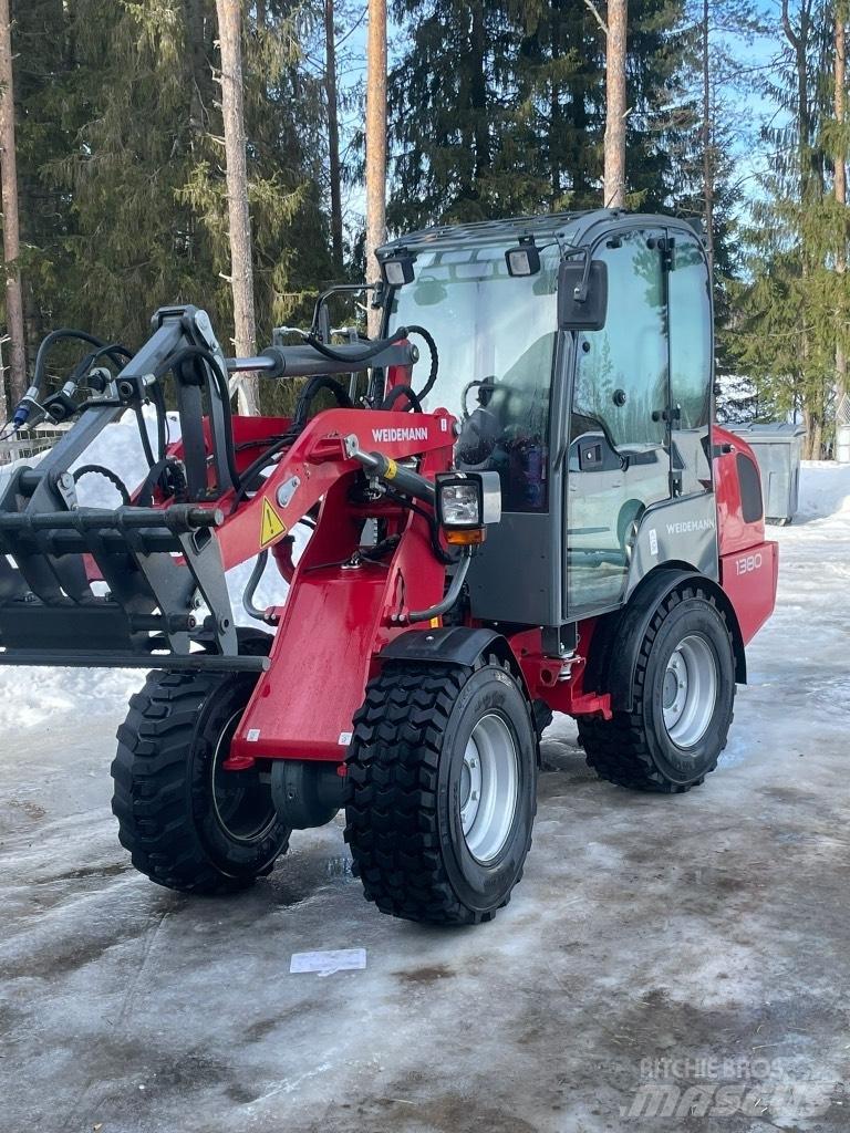 Weidemann 1380 لوادر متعددة الأغراض