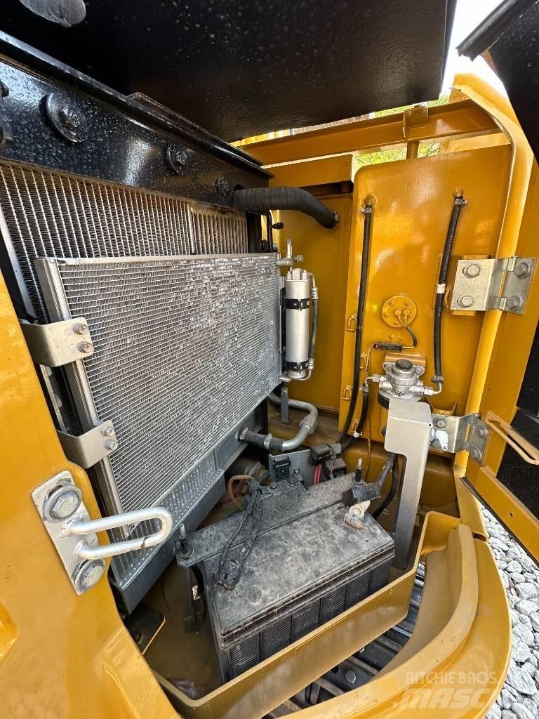 CAT 308 E حفارات زحافة