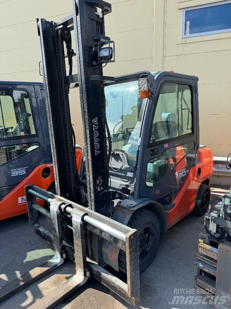 Toyota 02-8FDF30 شاحنات الديزل