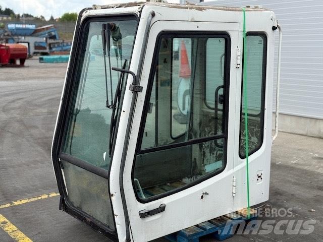 Liebherr CAB SERIE B كابينة والداخلية