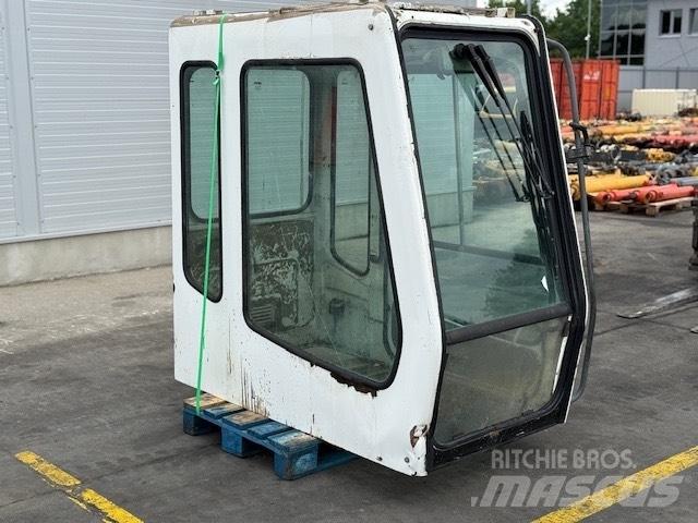 Liebherr CAB SERIE B كابينة والداخلية