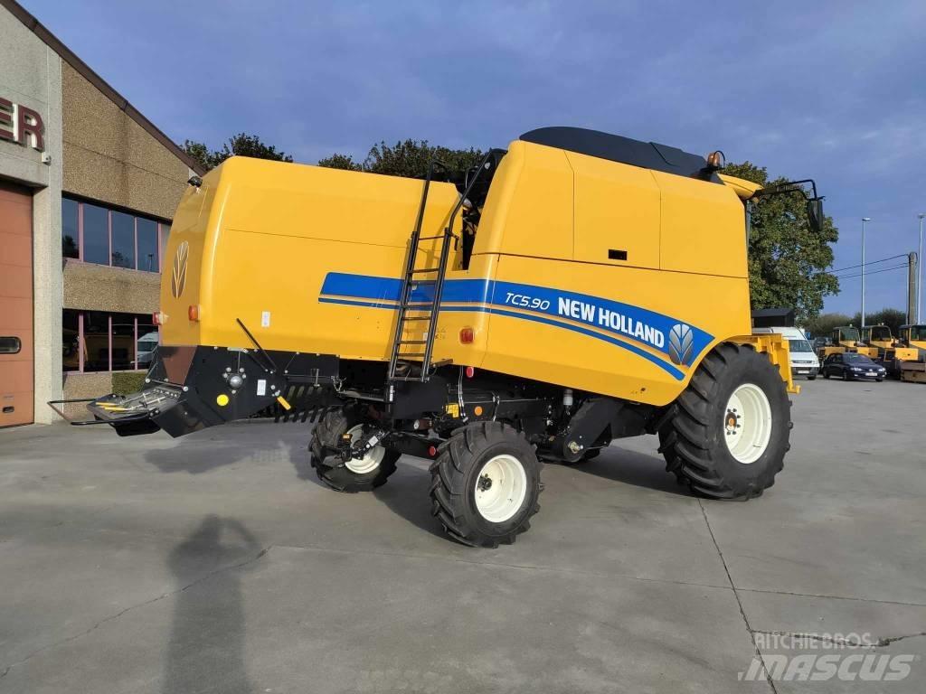 New Holland TC 5.90 حصادات