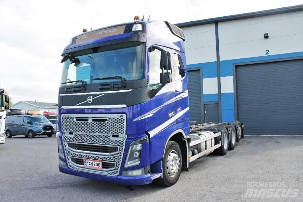 Volvo FH16 600  8x4*4 شاحنات بمقصورة وهيكل