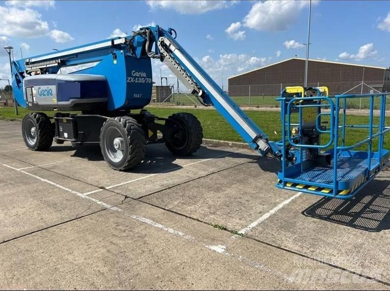 Genie ZX 135/70 رافعات سلة مفصلية
