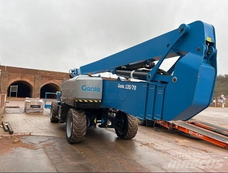 Genie ZX 135/70 رافعات سلة مفصلية