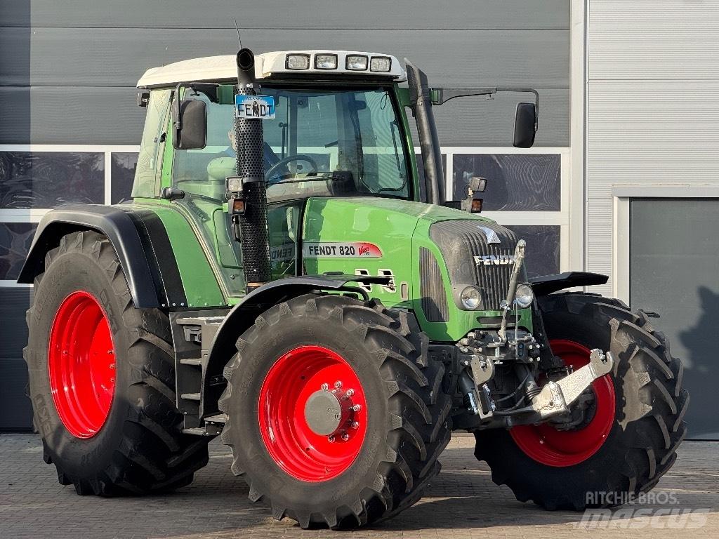 Fendt 820 Vario TMS الجرارات
