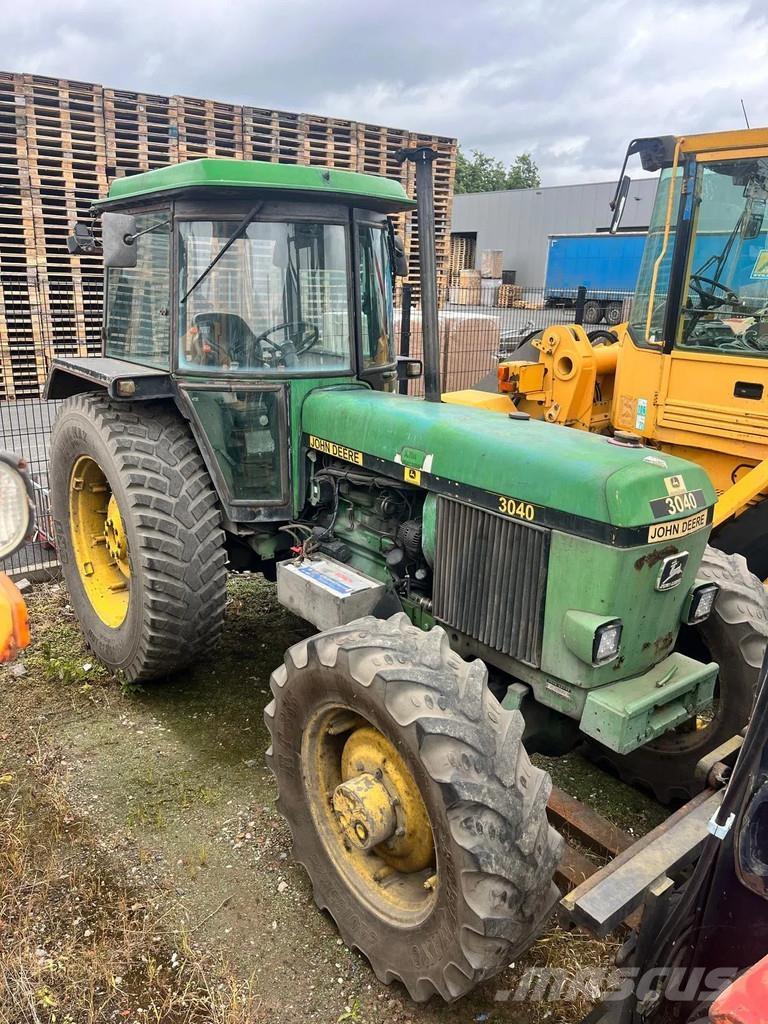 John Deere 3040 الجرارات