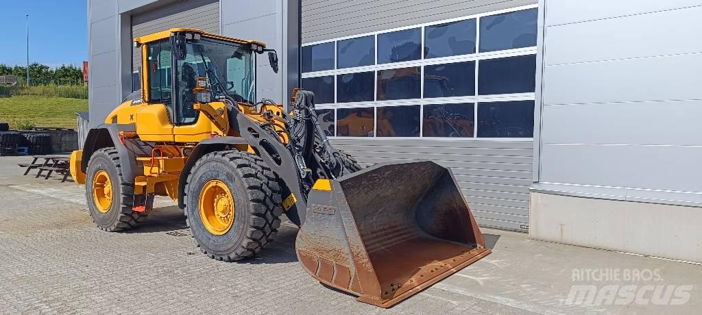 Volvo L 90 H لوادر بعجل