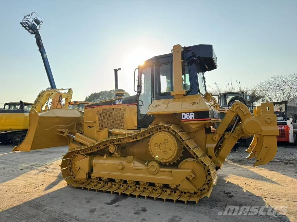 CAT D6R بلدوزرات مجنزرة