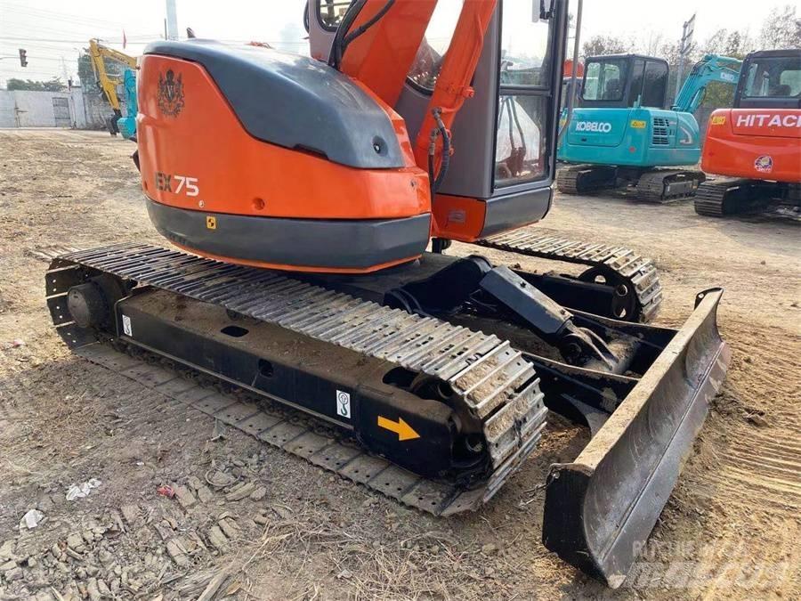 Hitachi EX75 حفارات زحافة