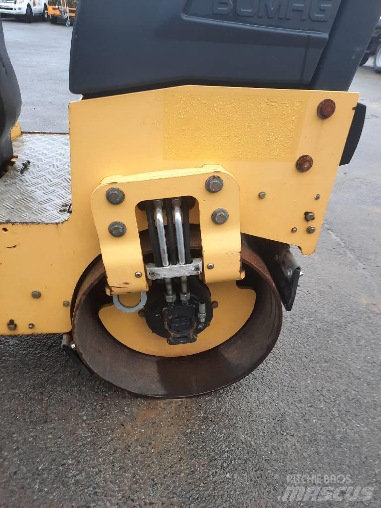 Bomag BW 90 AD-5 مداحل ثنائية الاسطوانة
