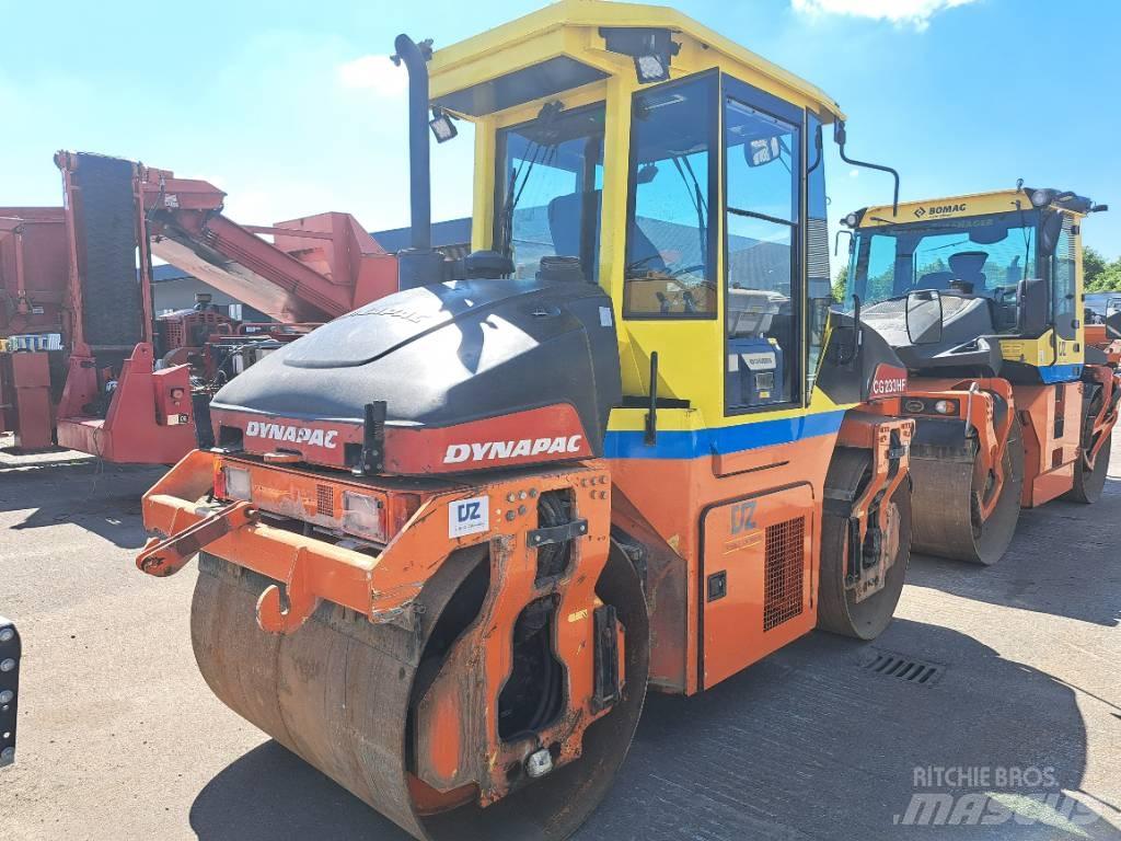 Dynapac CG233HF مداحل ثنائية الاسطوانة