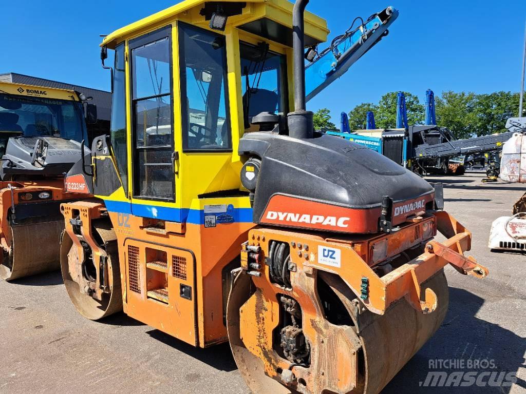 Dynapac CG233HF مداحل ثنائية الاسطوانة