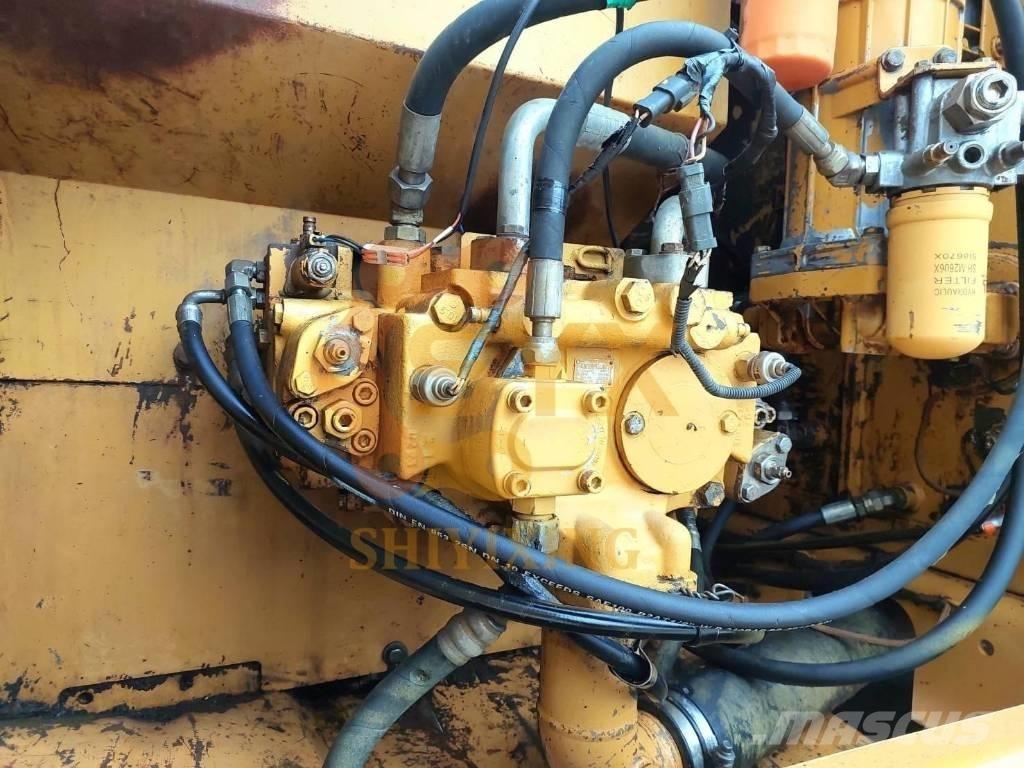CAT 320 C حفارات زحافة