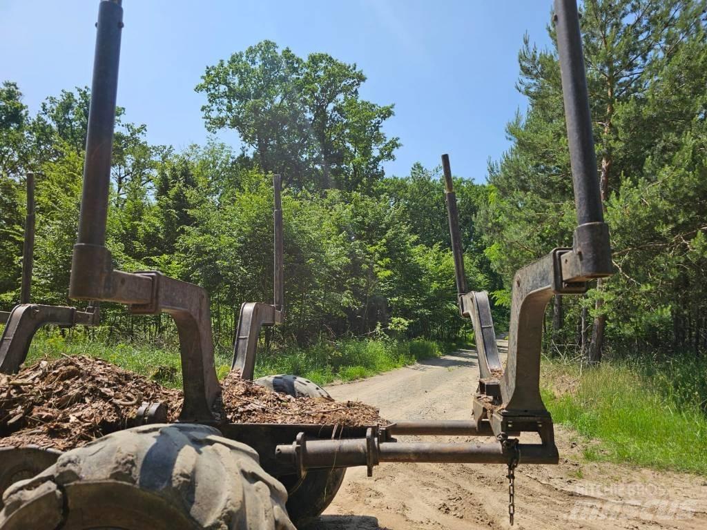 John Deere 1210 G شاحنات