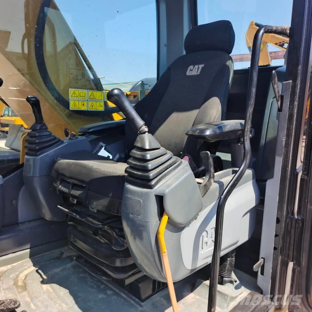 CAT 320 D2L حفارات زحافة