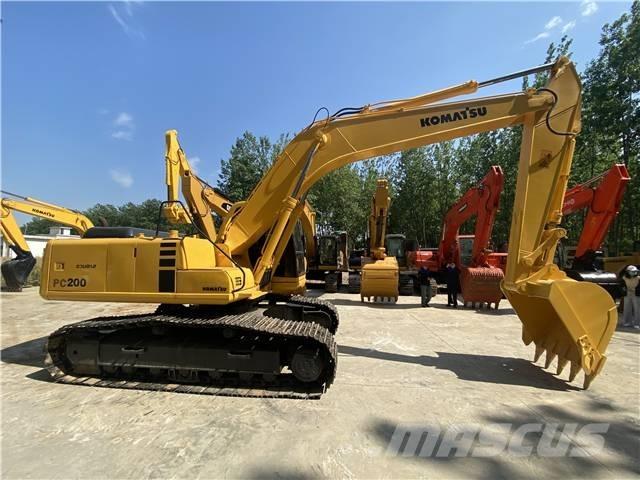 Komatsu PC200-7 حفارات زحافة
