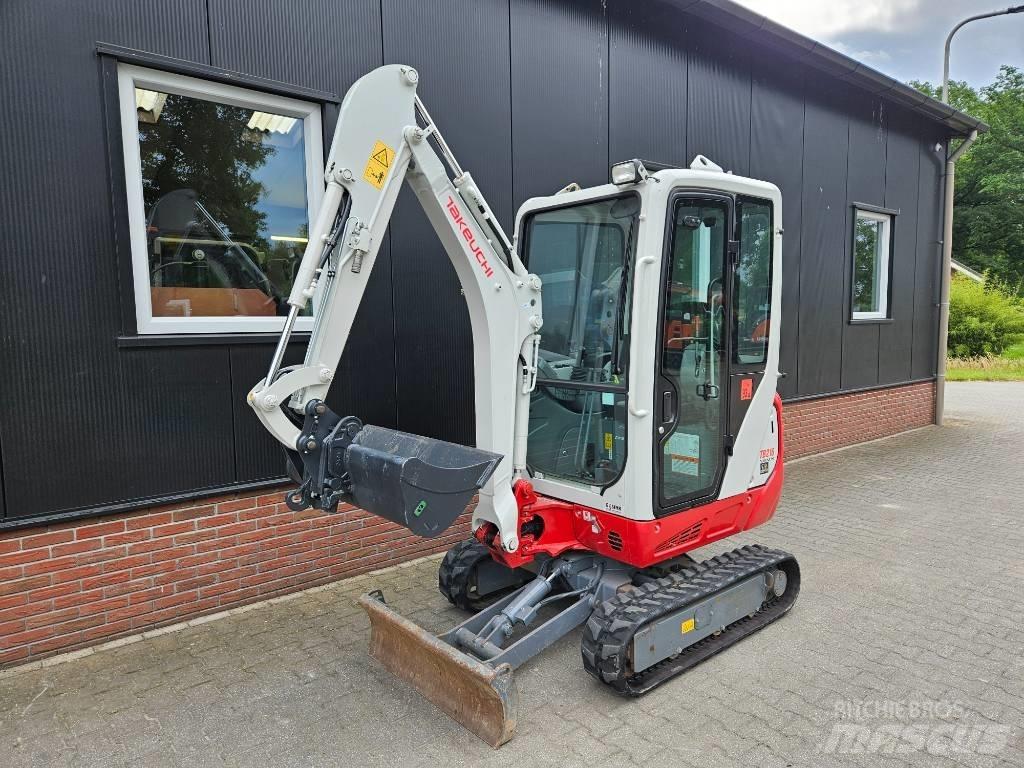 Takeuchi TB 216 حفارات صغيرة أقل من 7 طن (حفارات صغيرة)