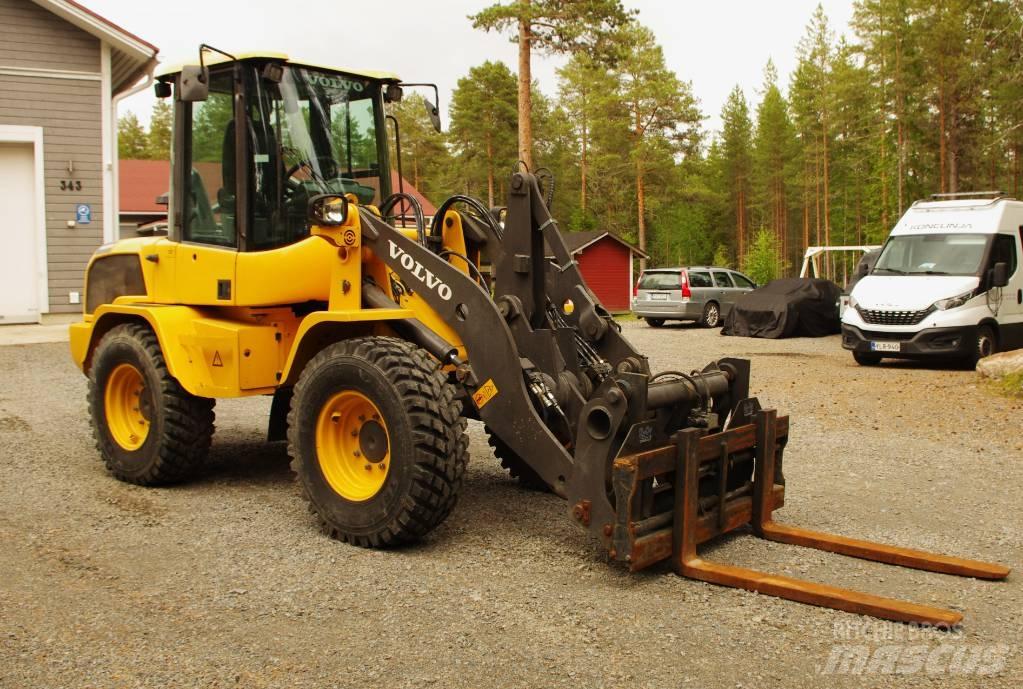 Volvo L 35 G لوادر بعجل