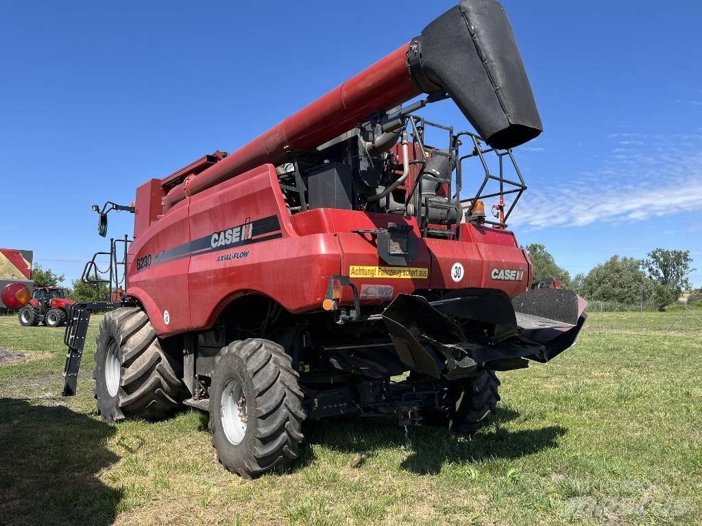 Case IH AF 8230 حصادات