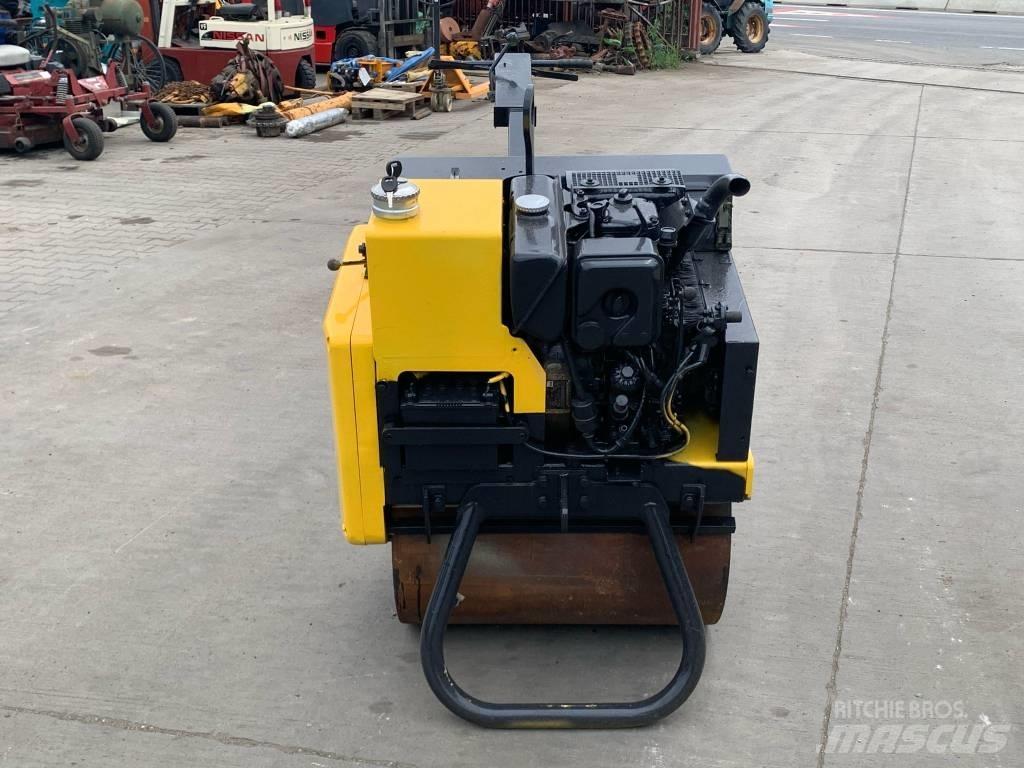 Mecalac MBR 71 مداحل رجاجة مجرورة