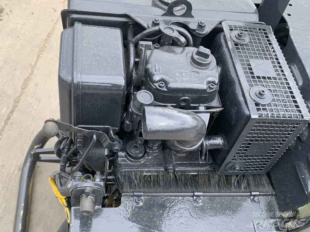 Mecalac MBR 71 مداحل رجاجة مجرورة