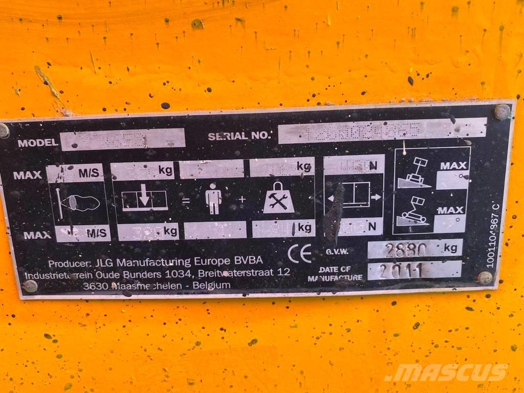 JLG 3246 ES رافعات مقصية الشكل