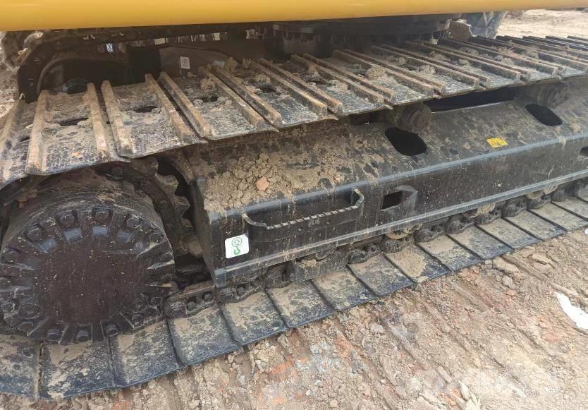 CAT 320D2L حفارات زحافة