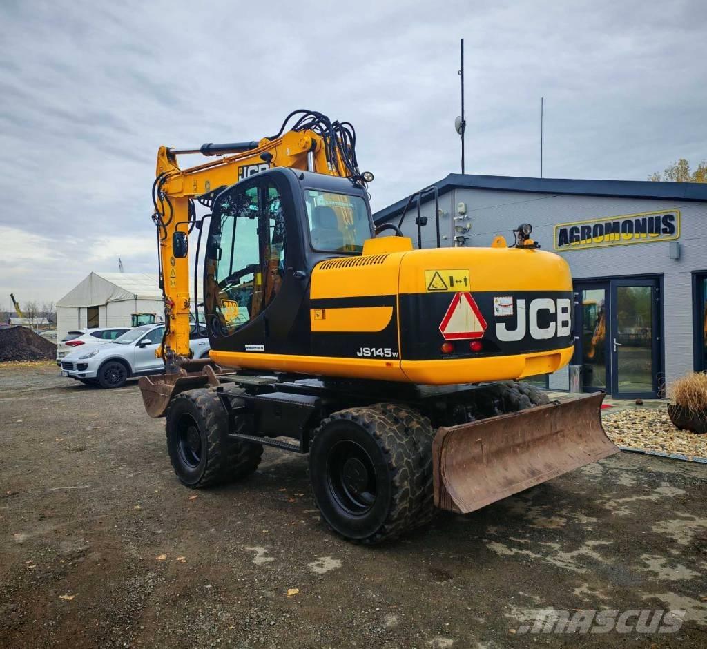JCB JS 145 W حفارات بعجل