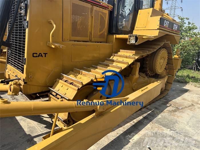 CAT D 7 R بلدوزرات مجنزرة