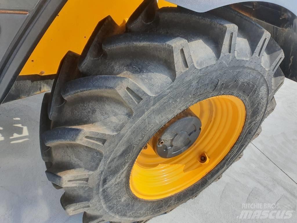 JCB 531-70 - BC25 مناولات متداخلة