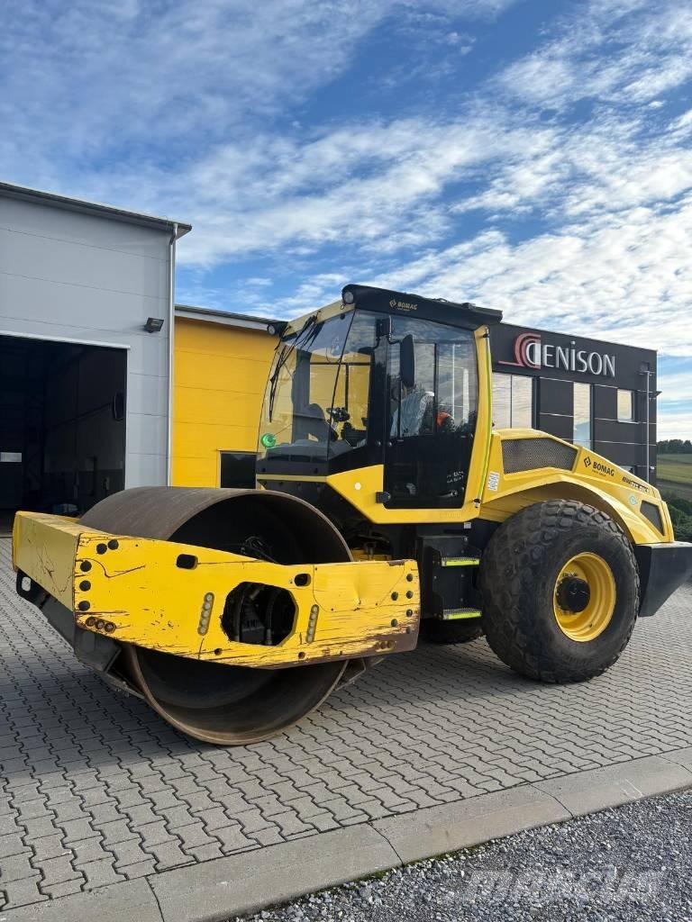 Bomag BW 213 مداحل أحادية الأسطوانة
