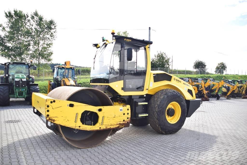 Bomag BW 213 DH مداحل أحادية الأسطوانة
