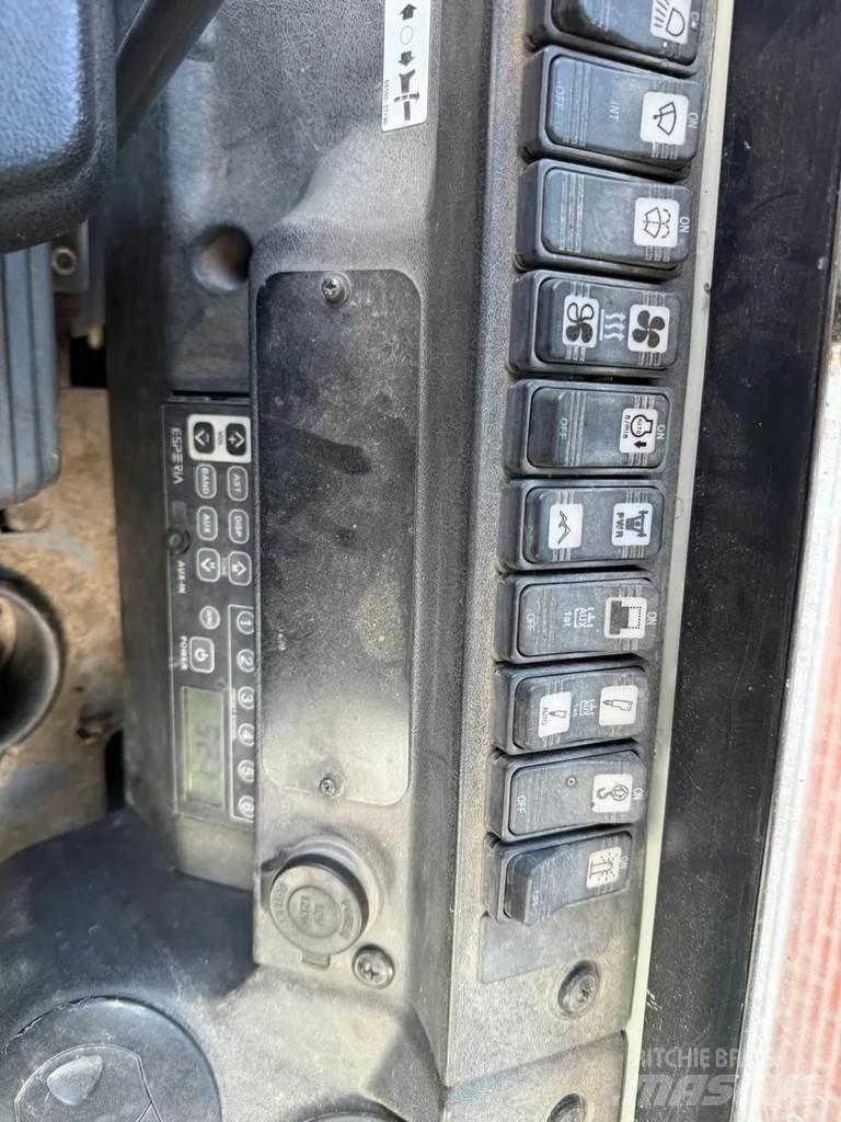 Takeuchi TB230 حفارات زحافة