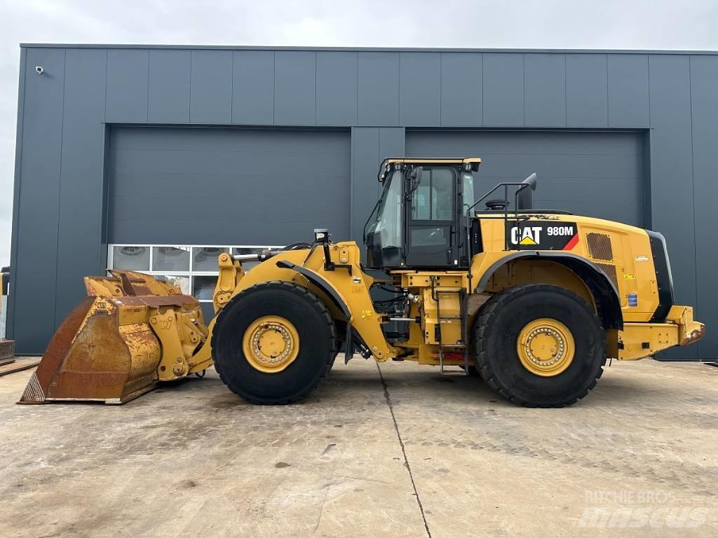 CAT 980 M لوادر بعجل
