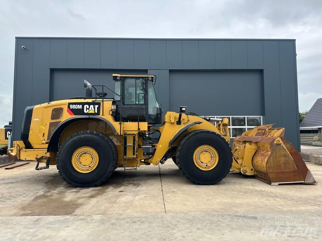 CAT 980 M لوادر بعجل