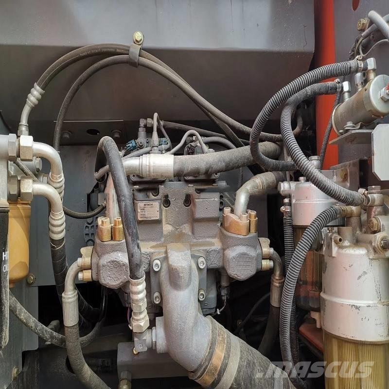 Hitachi zx200 حفارات زحافة