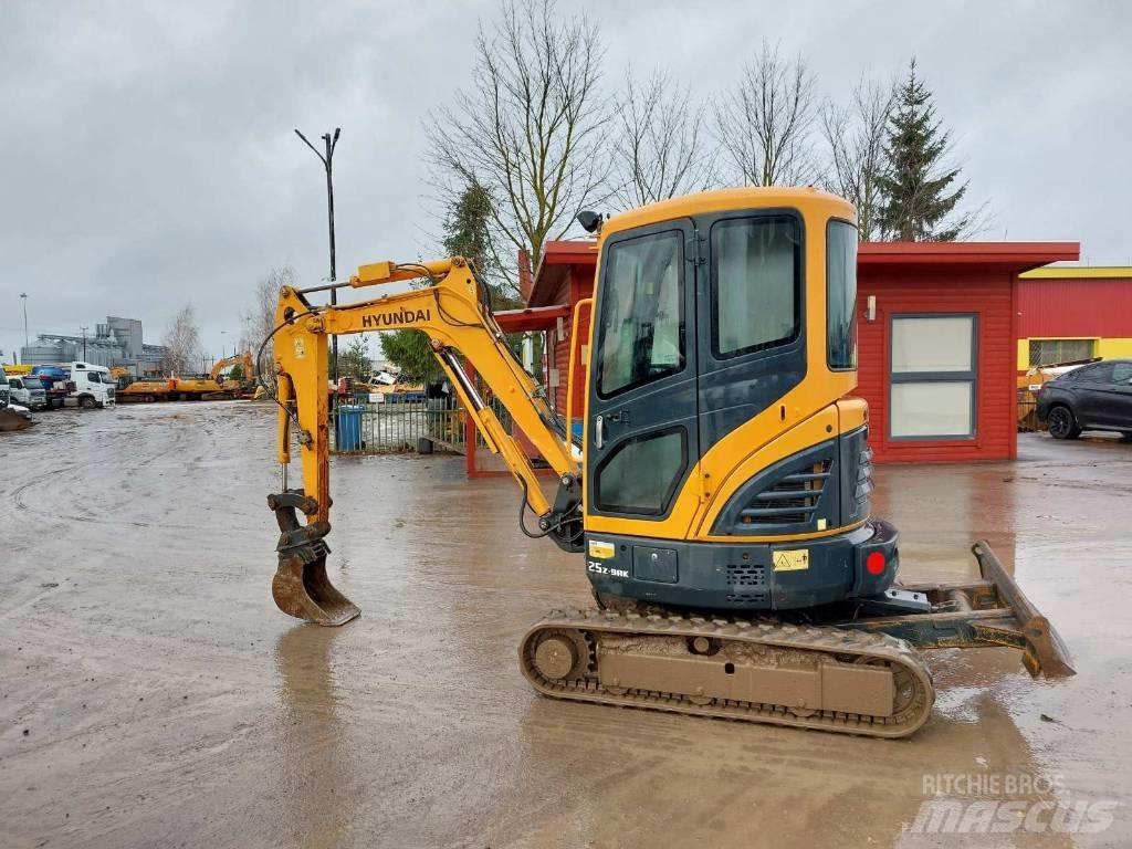 Hyundai R25Z-9AK حفارات صغيرة أقل من 7 طن (حفارات صغيرة)