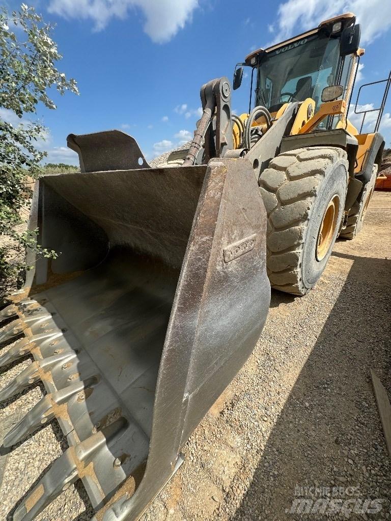 Volvo 150H لوادر بعجل