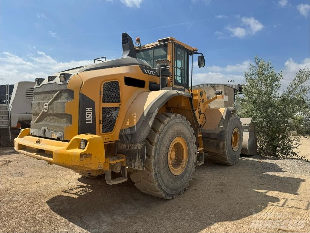 Volvo 150H لوادر بعجل