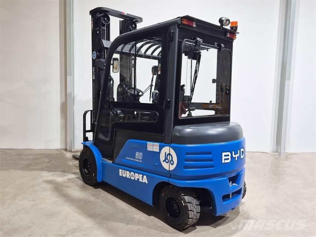 BYD ECB30C شاحنات ذات رافعات شوكية تعمل بالكهرباء