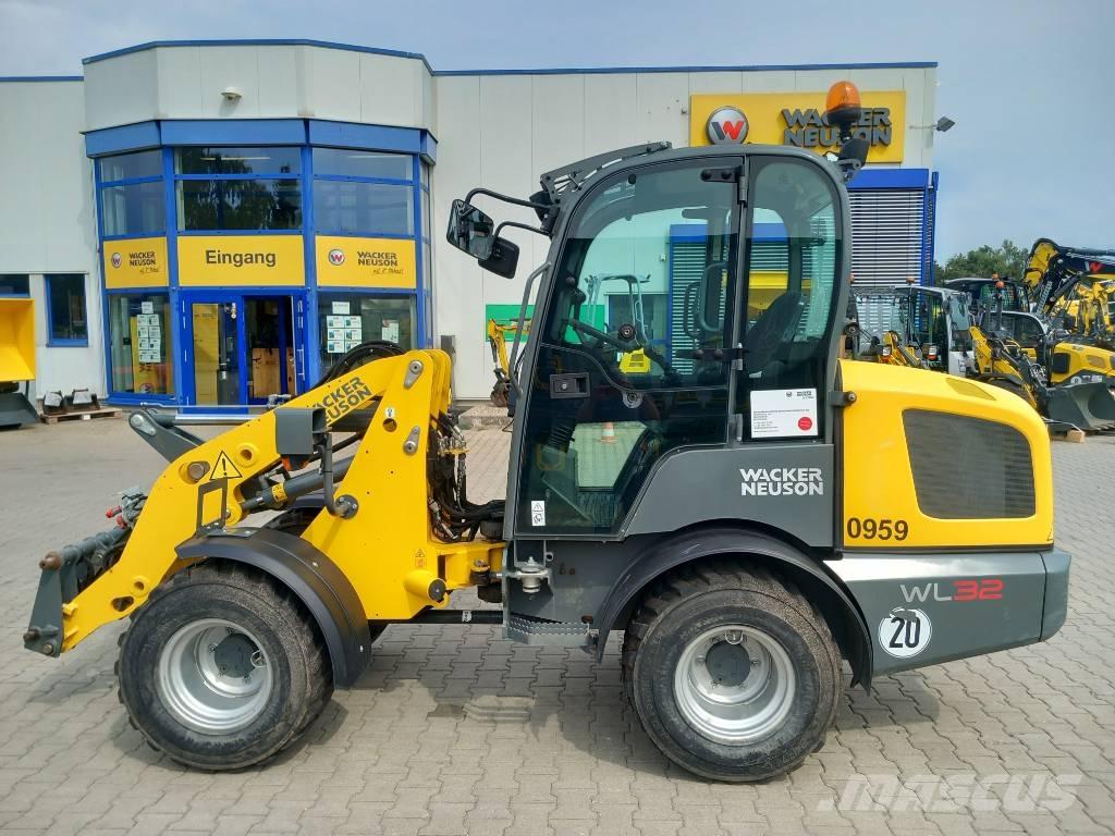 Wacker Neuson WL32 لوادر بعجل